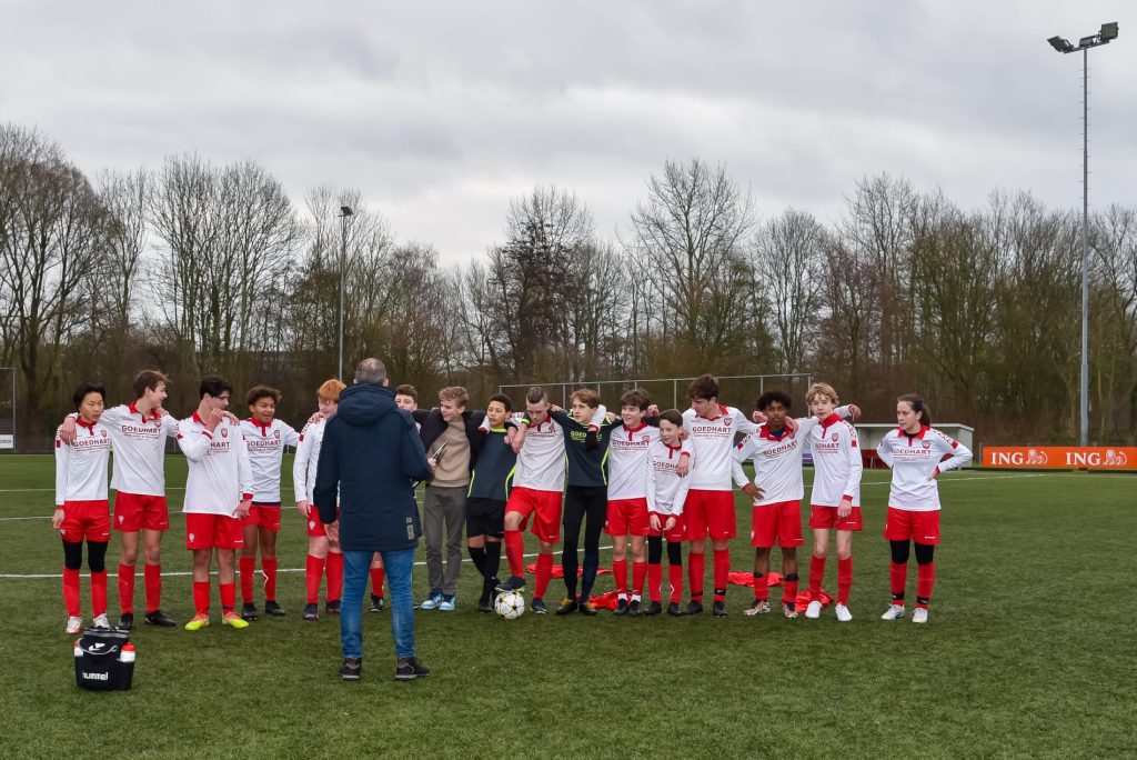 JO15-2 kampioen2e klasse 2022 - 2023