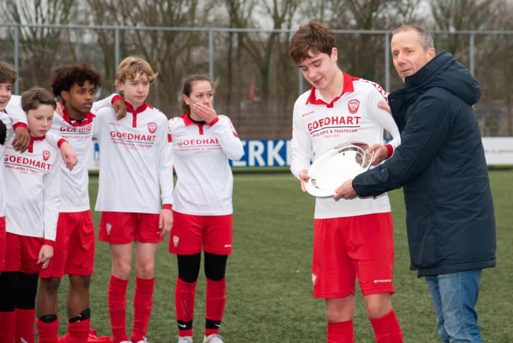 JO15-2 kampioen2e klasse 2022 - 2023