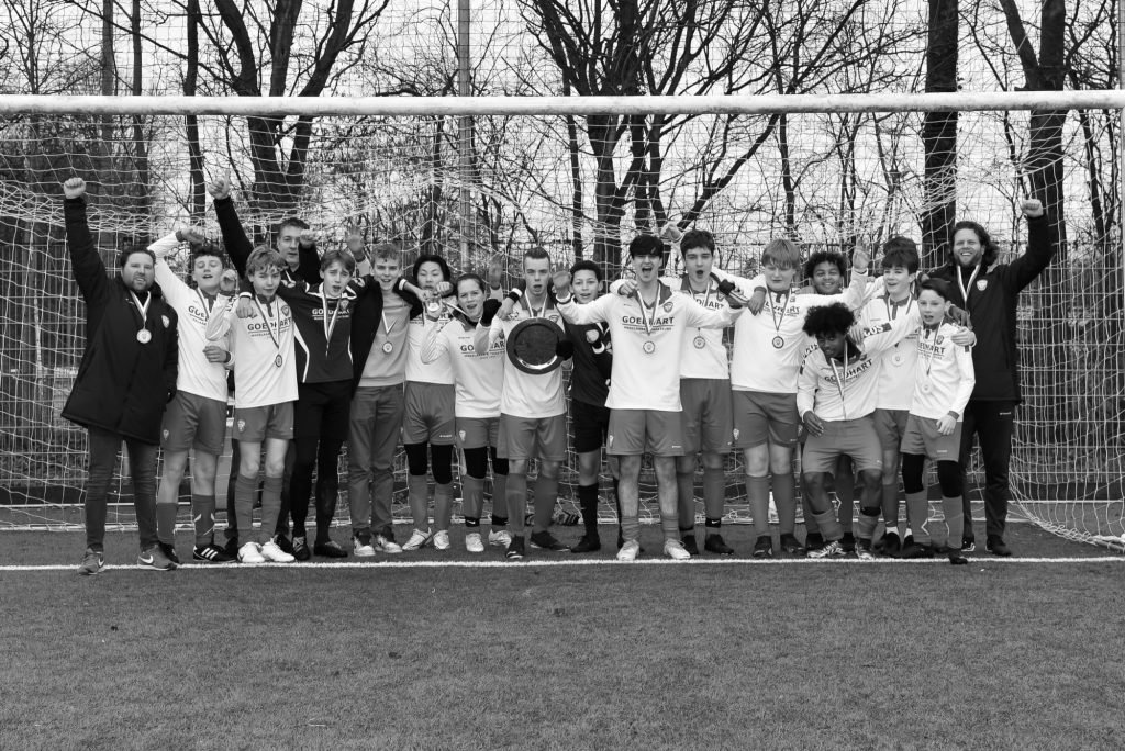 JO15-2 kampioen2e klasse 2022 - 2023