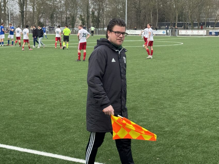 Grensrechter Stefan van der Weijden bij DoCoS-Koudekerk